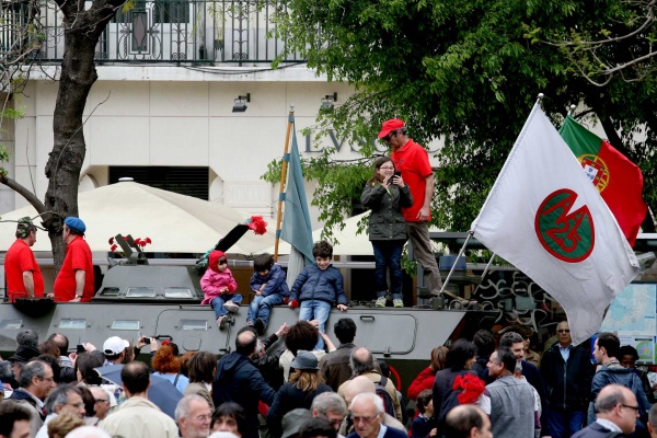 Desfile popular comemorativo do 41º aniversário do 25 de Abril