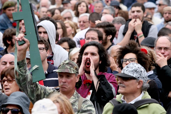 Desfile popular comemorativo do 41º aniversário do 25 de Abril