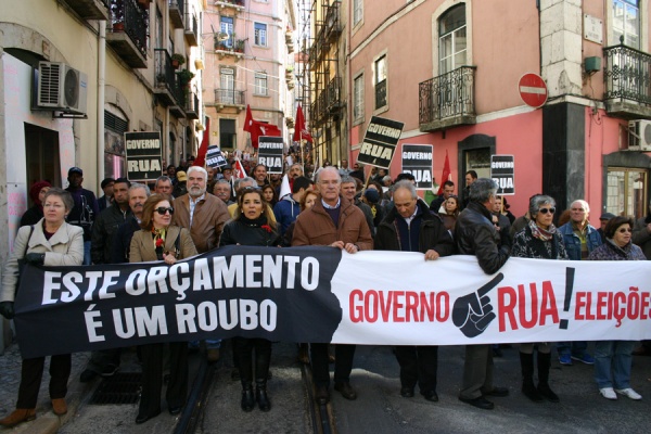 Manifestação em frente à Assembleia da República