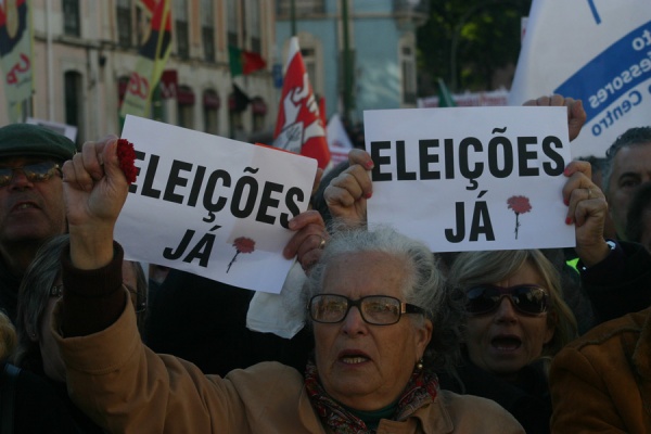 Manifestação em frente à Assembleia da República