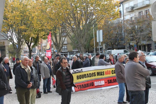 Concentração em Aveiro junto às instalações da Segurança Social