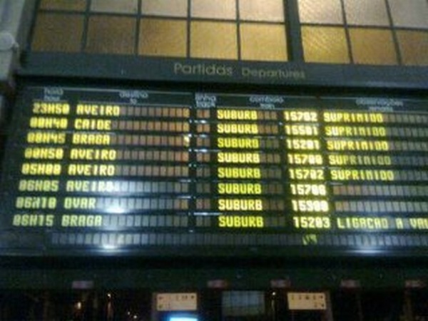 Estação de S. Bento encerrada