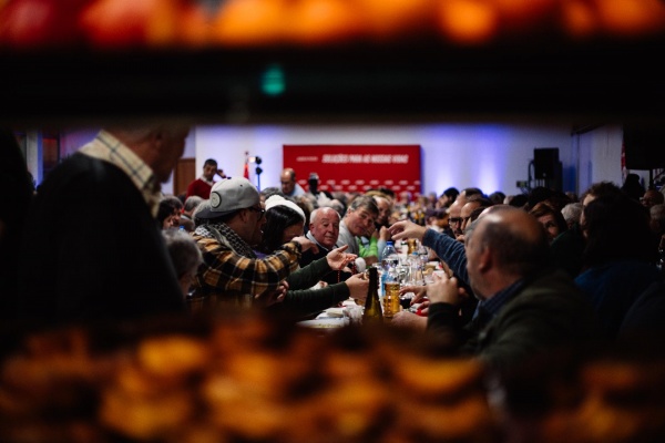 Jantar de fim de ano «É hora de mudar e política» em Braga