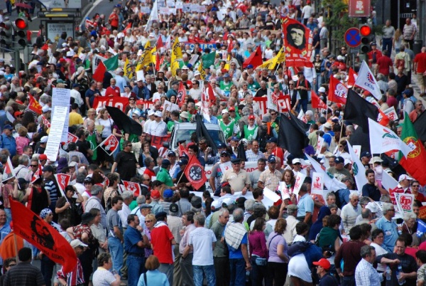 Mais de 300 mil contra a política de direita