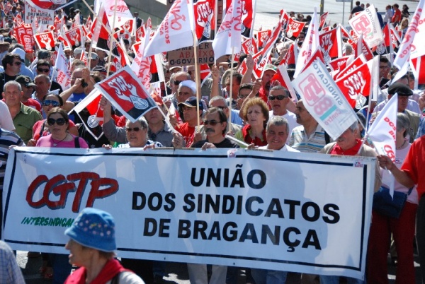 Mais de 300 mil contra a política de direita