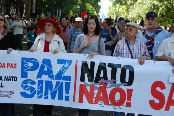 Mais de 300 mil contra a política de direita