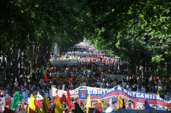 Mais de 300 mil contra a política de direita