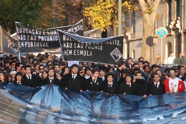 Mais de 7000 estudantes do ensino superior manifestam-se em Lisboa