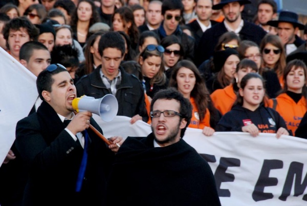 Mais de 7000 estudantes do ensino superior manifestam-se em Lisboa