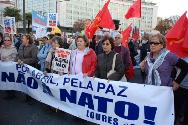 Manifestação da campanha «Paz Sim, NATO Não»