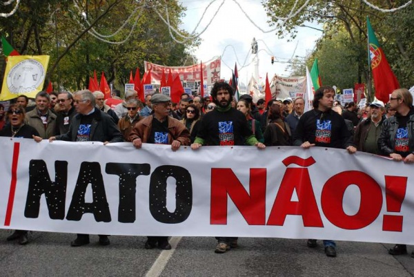 Manifestação da campanha «Paz Sim, NATO Não»