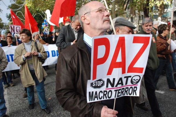 Manifestação da campanha «Paz Sim, NATO Não»
