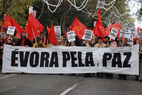 Manifestação da campanha «Paz Sim, NATO Não»