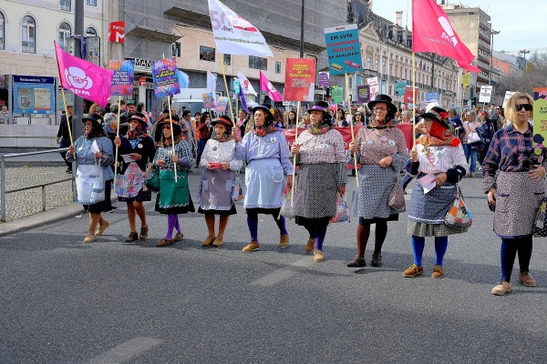 National Demonstration of Women promoted by Democratic Women's Movement (MDM)
