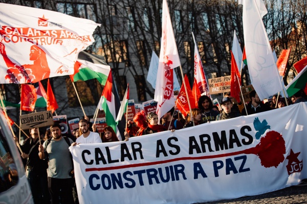 Manifestação «É Urgente pôr Fim à Guerra. Todos juntos pela Paz!»
