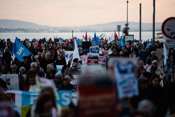 Manifestação «É Urgente pôr Fim à Guerra. Todos juntos pela Paz!»