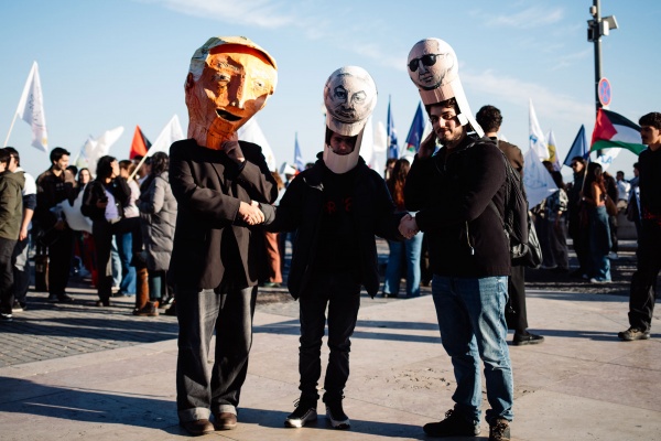 Manifestação «É Urgente pôr Fim à Guerra. Todos juntos pela Paz!»