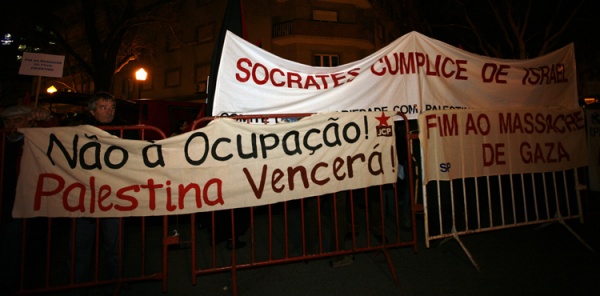 Pelo fim do massacre do povo palestiniano - Concentração em frente à Embaixada de Israel, Lisboa - 8 de Janeiro de 2009