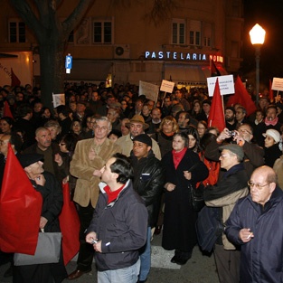 Pelo fim do massacre do povo palestiniano - Concentração em frente à Embaixada de Israel, Lisboa - 8 de Janeiro de 2009