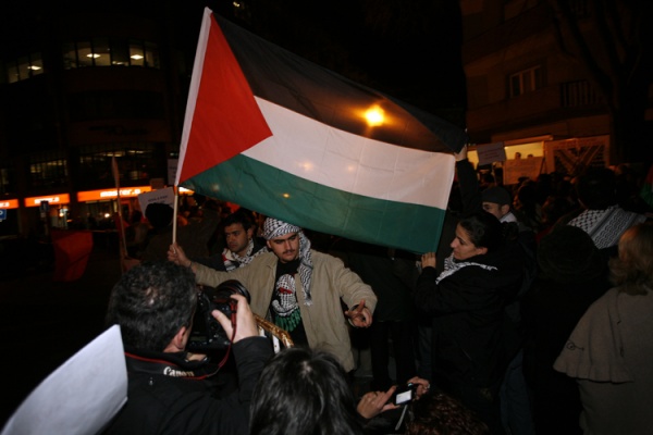 Pelo fim do massacre do povo palestiniano - Concentração em frente à Embaixada de Israel, Lisboa - 8 de Janeiro de 2009