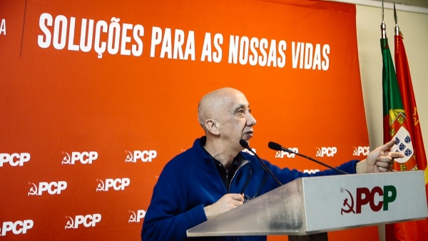 Sessão «Pelo direito à Habitação – testemunhos da realidade na região do Porto»