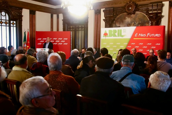 Sessão Pública «As nacionalizações, o crime das privatizações, sectores estratégicos e o desenvolvimento do País»