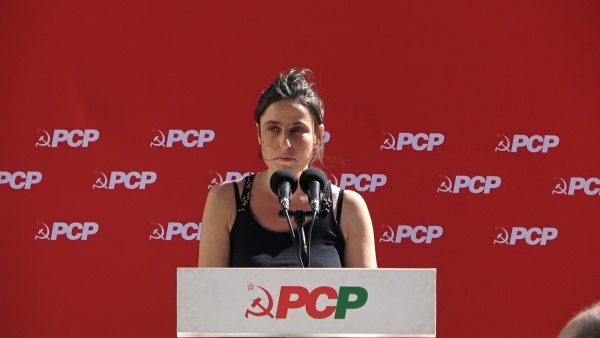 Tribuna Pública «Pelo direito à Habitação. Baixar as prestações ao banco e as rendas»