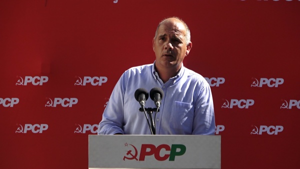 Tribuna Pública «Pelo direito à Habitação. Baixar as prestações ao banco e as rendas»