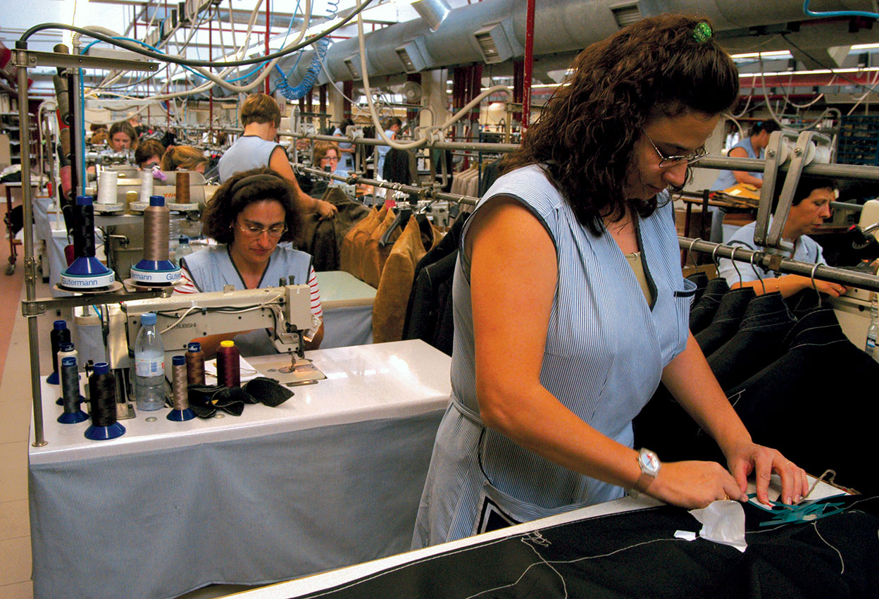 (nas imagens) As muitas faces da natureza exploradora e desumana do capitalismo