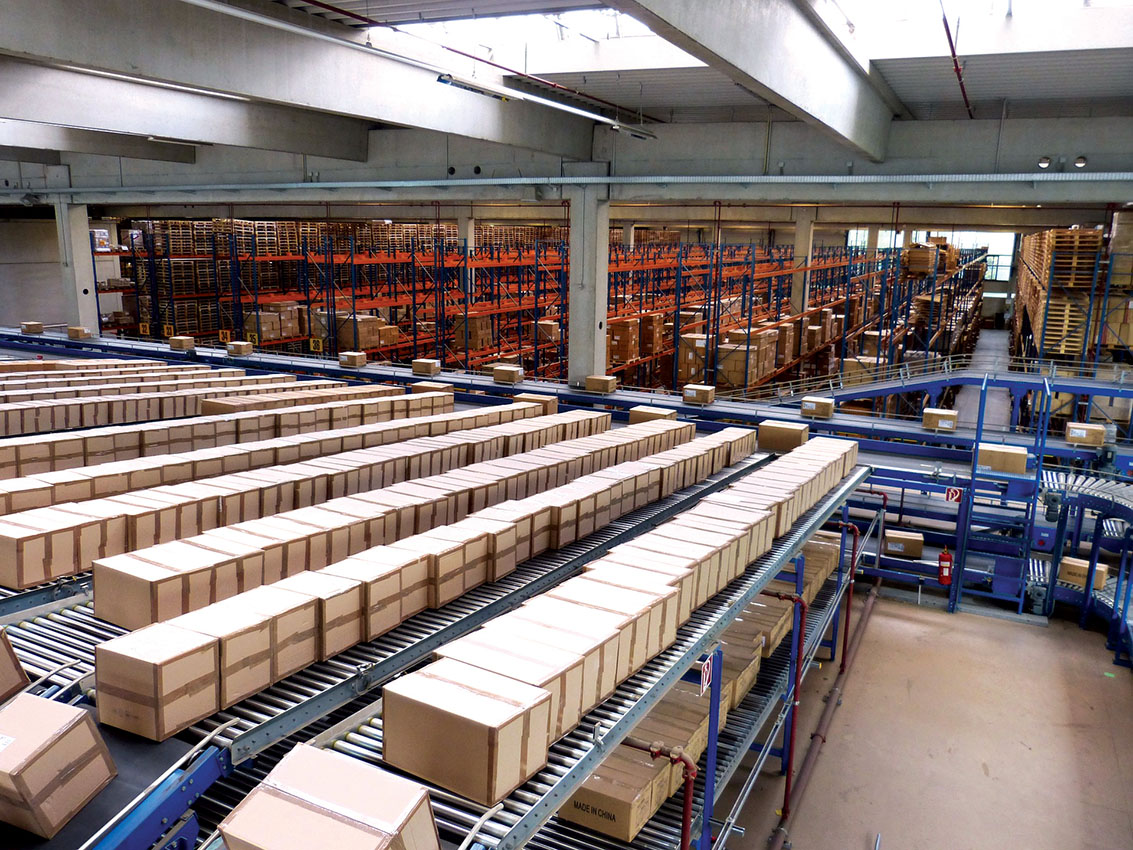 (nas imagens) Crise, miséria, destruição e guerra são inerentes ao capitalismo.</p>