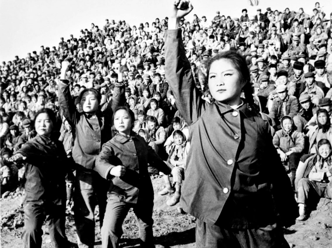 A Grande Revolução Socialista de Outubro abriu caminho a grandes transformações revolucionárias no século XX, como na China, Cuba, Vietname e antigas colónias portuguesas