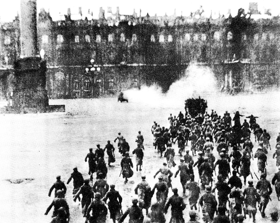 A Grande Revolução Socialista de Outubro abriu caminho a grandes transformações revolucionárias no século XX, como na China, Cuba, Vietname e antigas colónias portuguesas