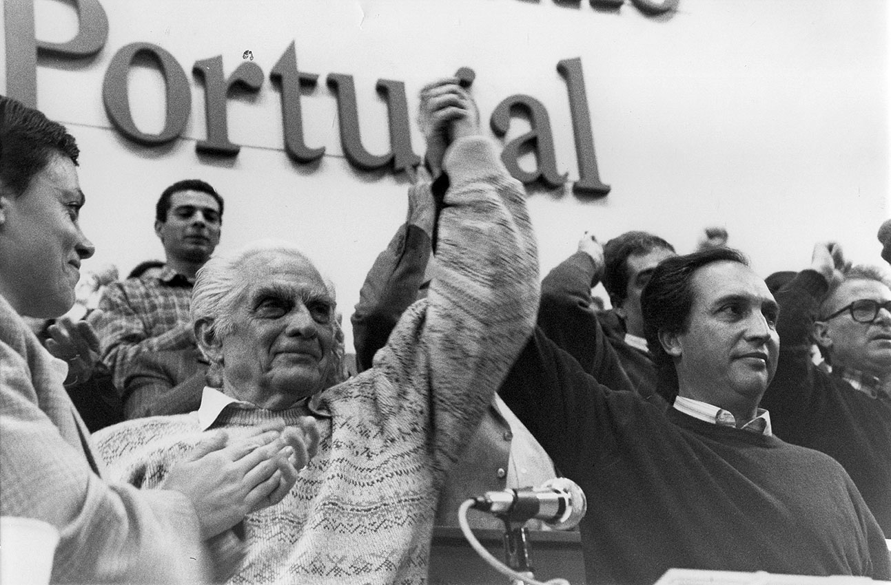 Através das suas experiências de luta e do seu trabalho teórico criativo, de onde se destaca o papel de Álvaro Cunhal, o Partido Comunista Português contribuiu para o enriquecimento e desenvolvimento do marxismo-leninismo
